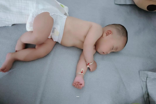 慈利宝宝突然很多眼屎